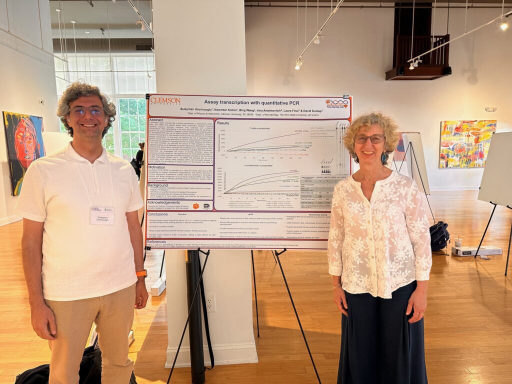 SU & Laura at poster 1