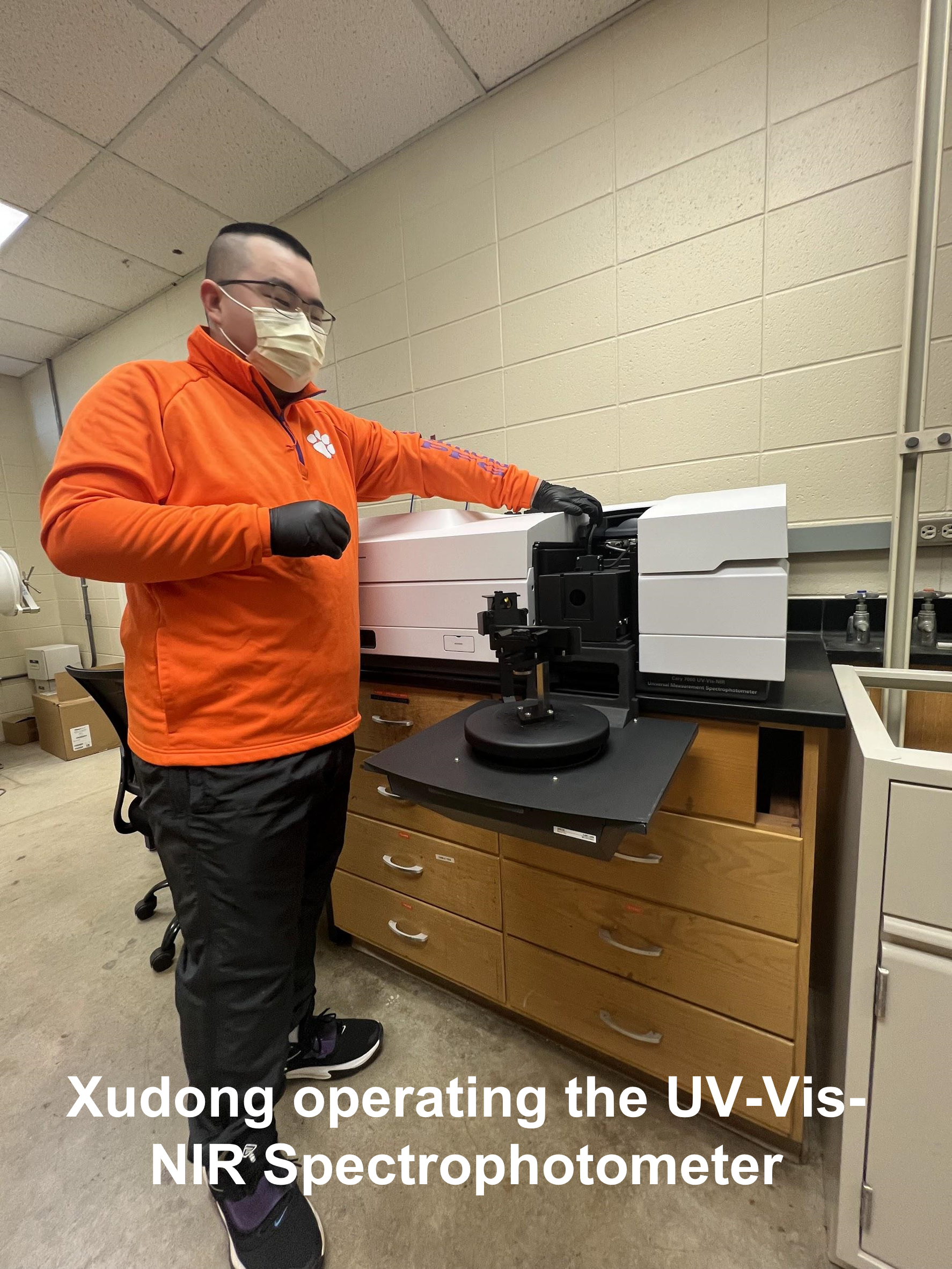  Xudong performing UV